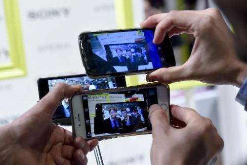 Hackers threaten phone in your pocket, experts warn